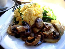 Simple and light; scrambled eggs with grilled balsamic mushrooms