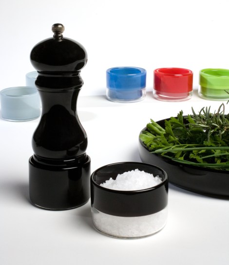 Classically simple salt and pepper by nadege-desgenetez