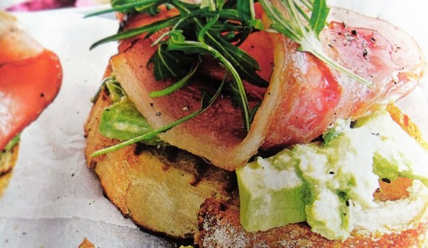 English muffin with bacon and avocado salad