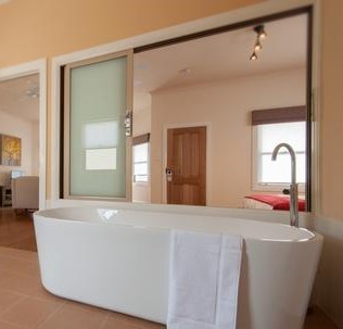 Heron bathroom. Photo by Lindi Heap courtesy The Nest