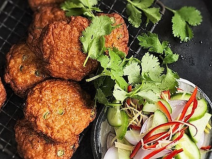 Thai fish cakes with crisp salad