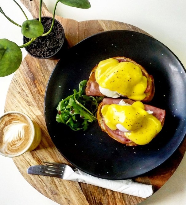 Yass cafes_Kaffeine 2582 Eggs Bene